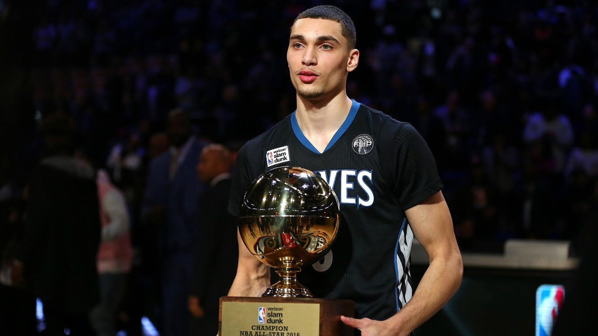 包含巴黎大师赛季后赛爆出冷门!上海申花绝杀新疆男篮,争冠形势突变的词条